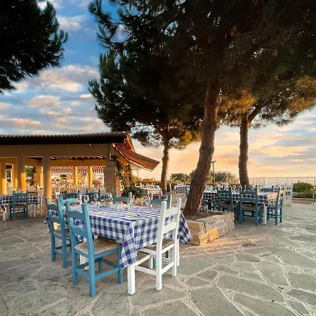 Beautiful, Modern Iz01 With Private Garden And Hot Tub On Aphrodite Hills Vila Kouklia