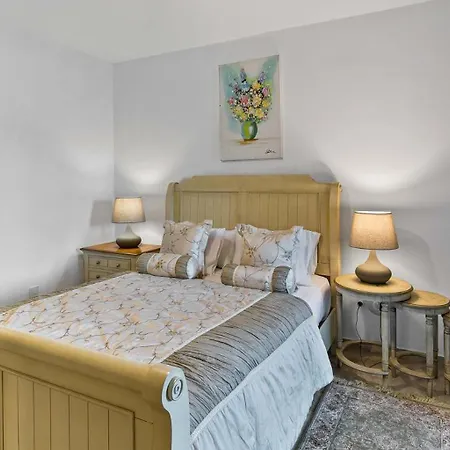 Beautiful, Modern Iz01 With Private Garden And Hot Tub On Aphrodite Hills Vila Kouklia