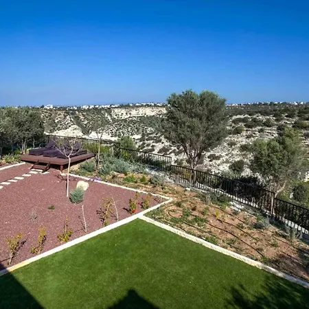 Beautiful, Modern Iz01 With Private Garden And Hot Tub On Aphrodite Hills Villa