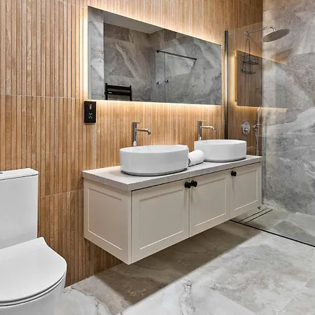 Beautiful, Modern Iz01 With Private Garden And Hot Tub On Aphrodite Hills