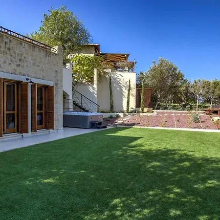 Villa Beautiful, Modern Iz01 With Private Garden And Hot Tub On Aphrodite Hills