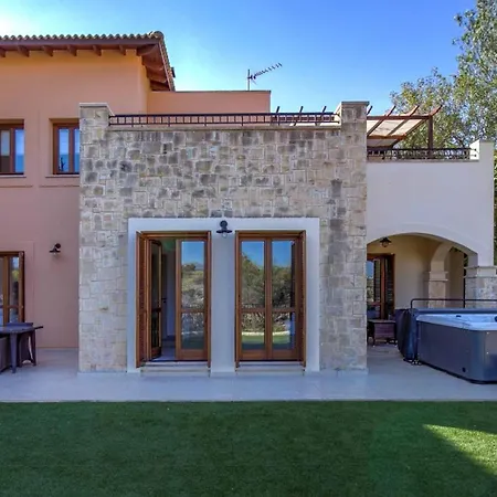 Villa Beautiful, Modern Iz01 With Private Garden And Hot Tub On Aphrodite Hills Kouklia