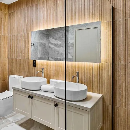 Beautiful, Modern Iz01 With Private Garden And Hot Tub On Aphrodite Hills