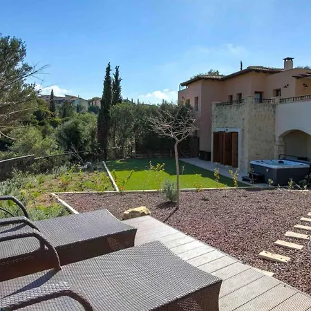 Beautiful, Modern Iz01 With Private Garden And Hot Tub On Aphrodite Hills Villa *