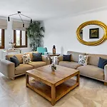Beautiful, Modern Iz01 With Private Garden And Hot Tub On Aphrodite Hills Kouklia