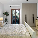 Villa Beautiful, Modern Iz01 With Private Garden And Hot Tub On Aphrodite Hills *