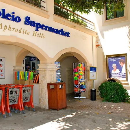 Villa Beautiful, Modern Iz01 With Private Garden And Hot Tub On Aphrodite Hills