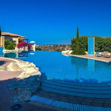 Beautiful, Modern Iz01 With Private Garden And Hot Tub On Aphrodite Hills * Kouklia