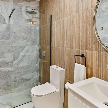 Beautiful, Modern Iz01 With Private Garden And Hot Tub On Aphrodite Hills