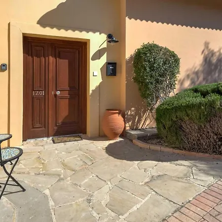 Beautiful, Modern Iz01 With Private Garden And Hot Tub On Aphrodite Hills Villa