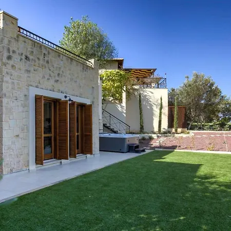 Beautiful, Modern Iz01 With Private Garden And Hot Tub On Aphrodite Hills * Kouklia