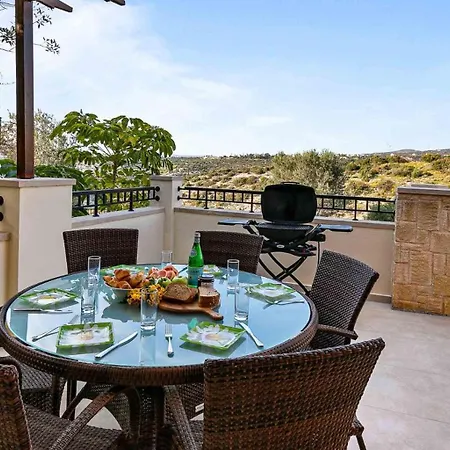 Beautiful, Modern Iz01 With Private Garden And Hot Tub On Aphrodite Hills Villa Kouklia