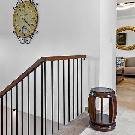 Villa Beautiful, Modern Iz01 With Private Garden And Hot Tub On Aphrodite Hills Kouklia