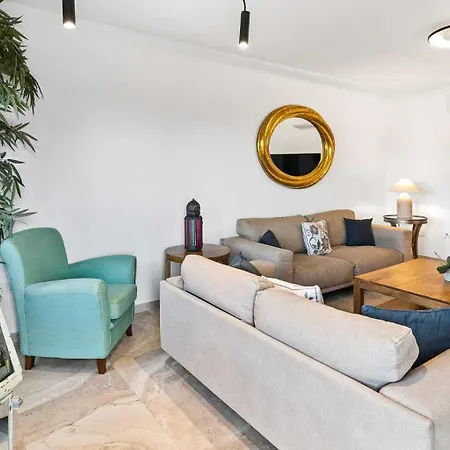 Beautiful, Modern Iz01 With Private Garden And Hot Tub On Aphrodite Hills Villa Kouklia