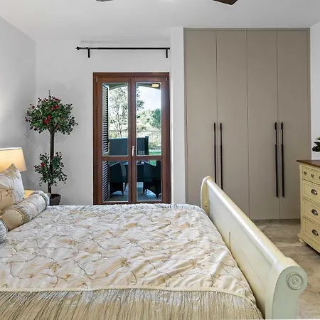 Villa Beautiful, Modern Iz01 With Private Garden And Hot Tub On Aphrodite Hills *