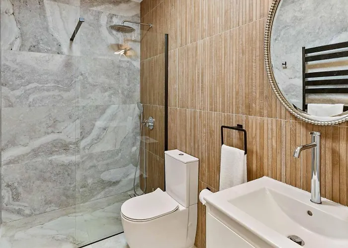 Beautiful, Modern Iz01 With Private Garden And Hot Tub On Aphrodite Hills