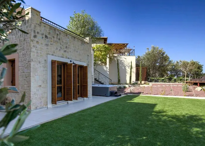 Beautiful, Modern Iz01 With Private Garden And Hot Tub On Aphrodite Hills * クークリア