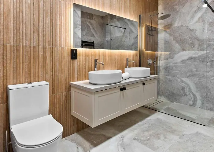 Beautiful, Modern Iz01 With Private Garden And Hot Tub On Aphrodite Hills