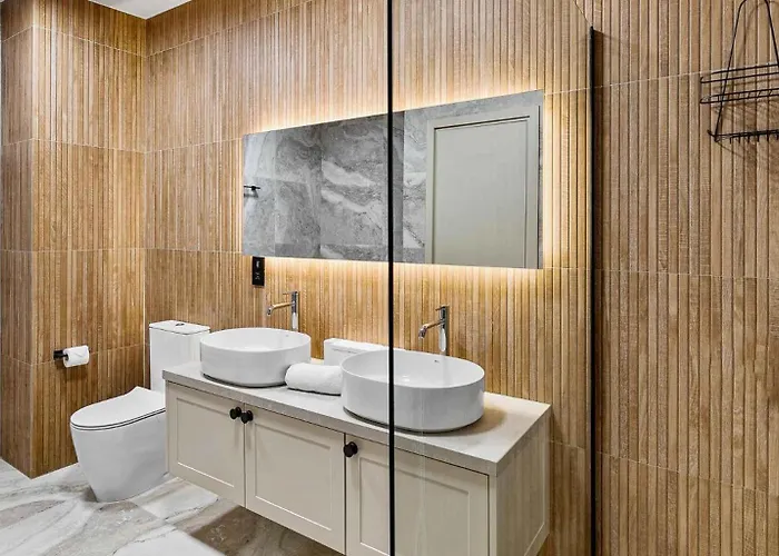 Beautiful, Modern Iz01 With Private Garden And Hot Tub On Aphrodite Hills